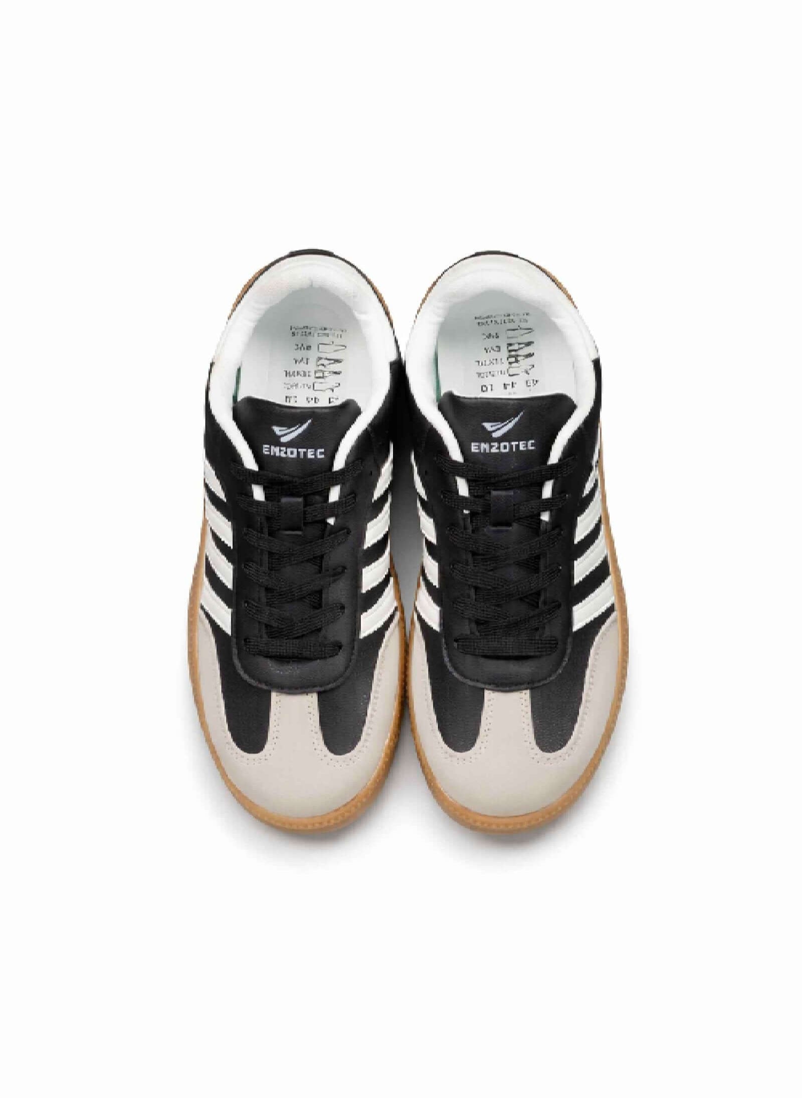 Tenis de hombre casual en color negro y blanco, con diseño deportivo y suela de goma.