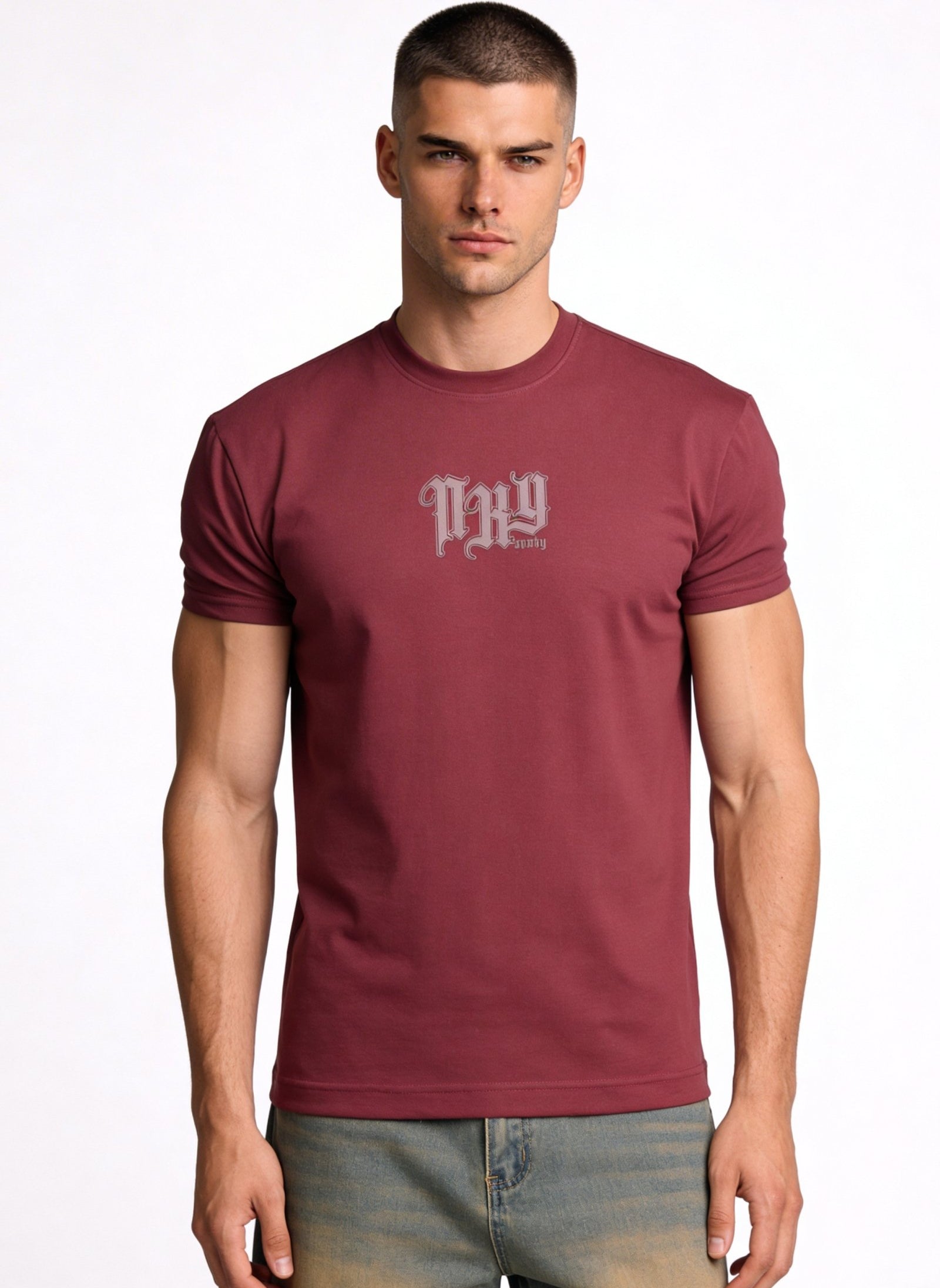 Camiseta de hombre sublimada color burdeos con logo en el pecho.