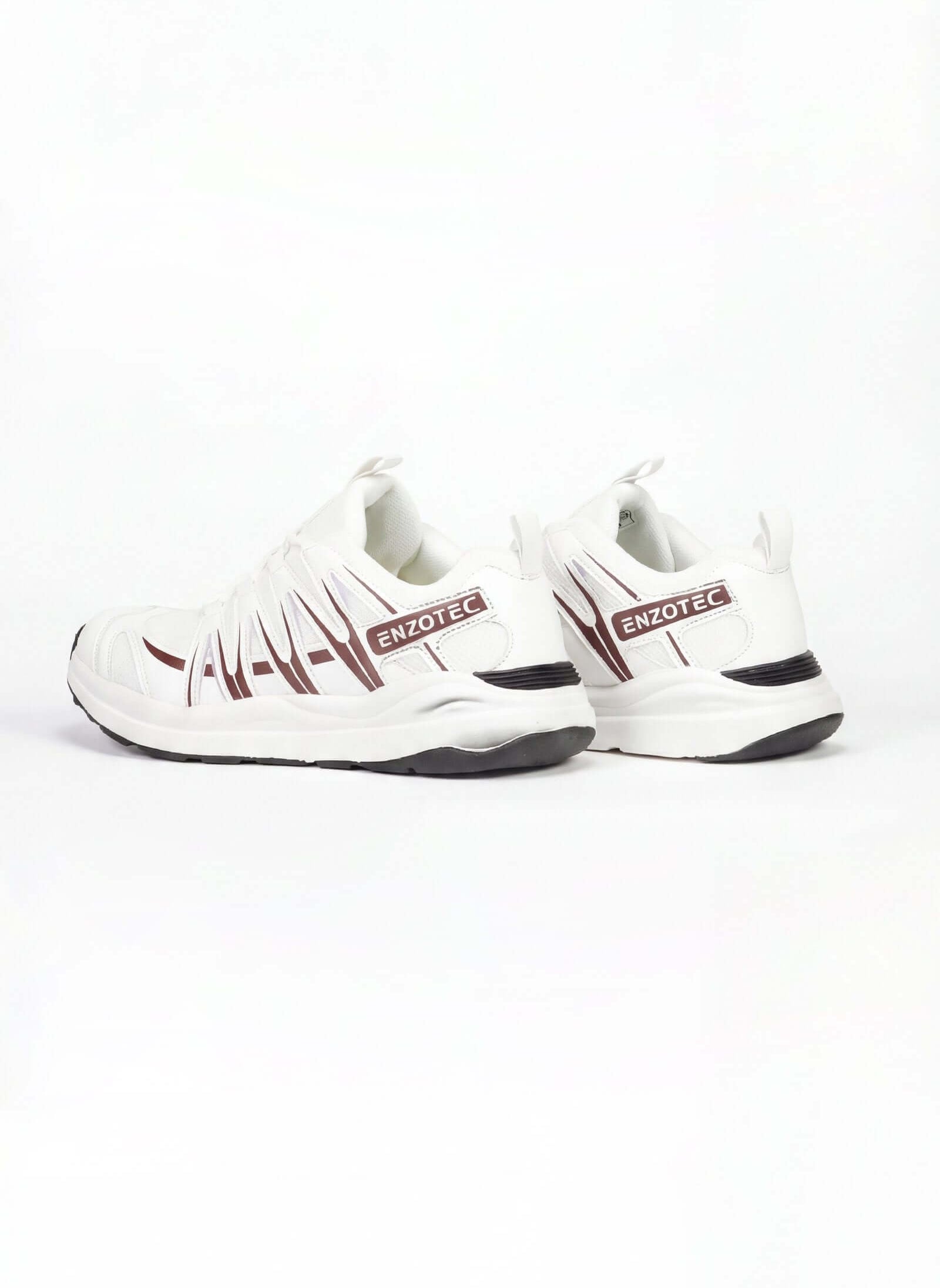 Tenis de hombre deportivo en color blanco y detalles en rojo, diseñados para un estilo activo y cómodo.