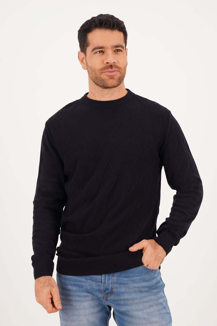 A man modeling a stylish black sweater from the 19.990 HOMBRE collection.