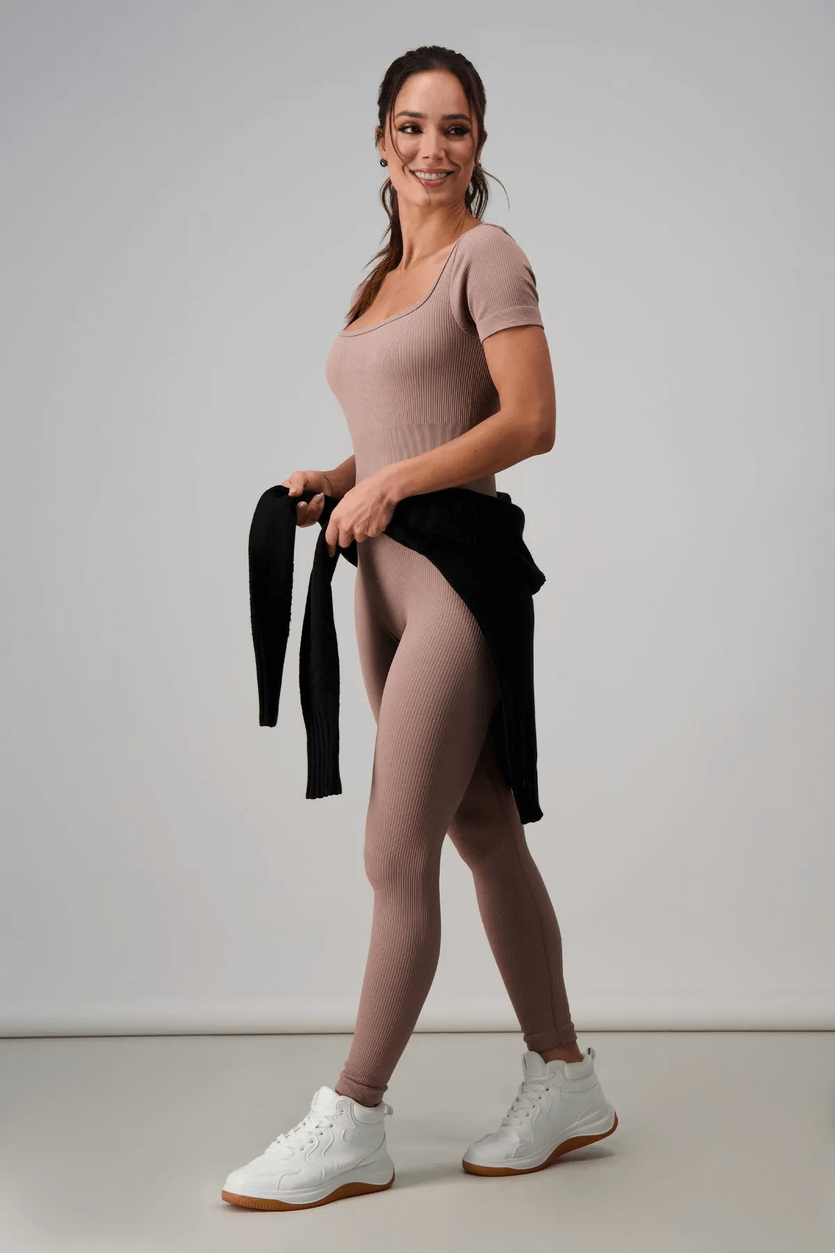 Camisetas de dama modernas y cómodas, ideales para un look casual y versátil.