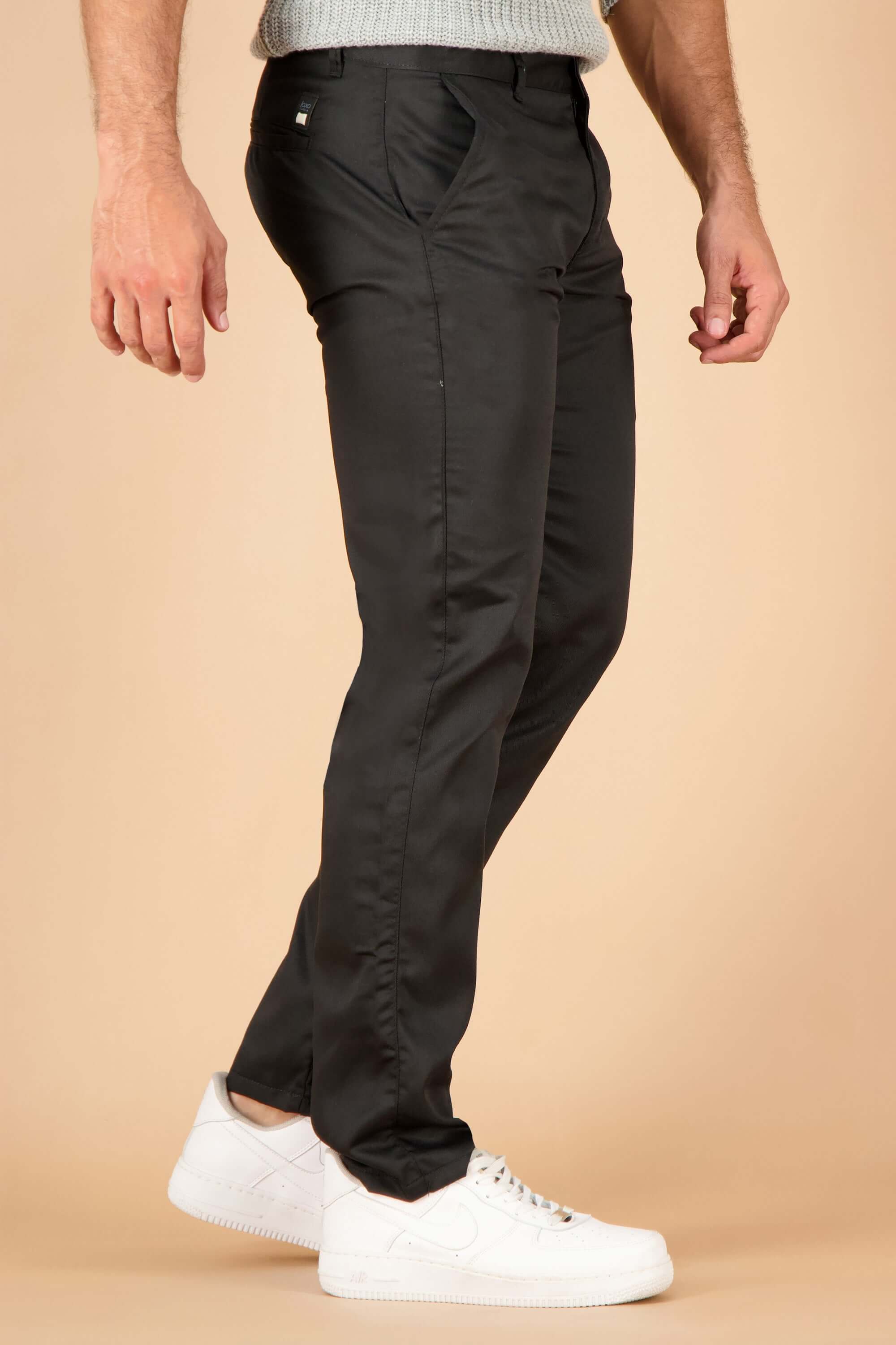 Pantalones de hombre modernos y cómodos, ideales para looks casuales o elegantes.