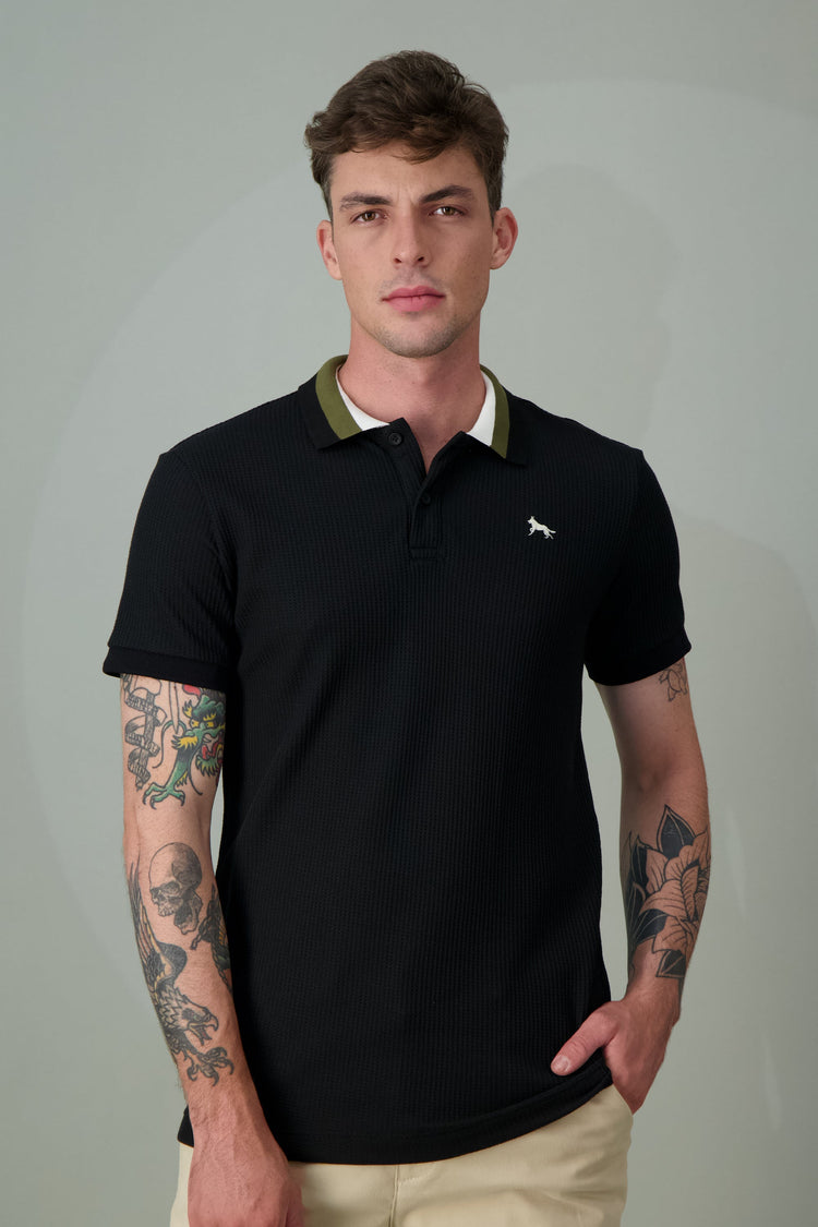 Polos de hombre elegantes y cómodos, ideales para un look casual o semiformal.