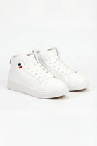 Tenis de dama casual en color blanco, perfectos para un look relajado y cómodo.