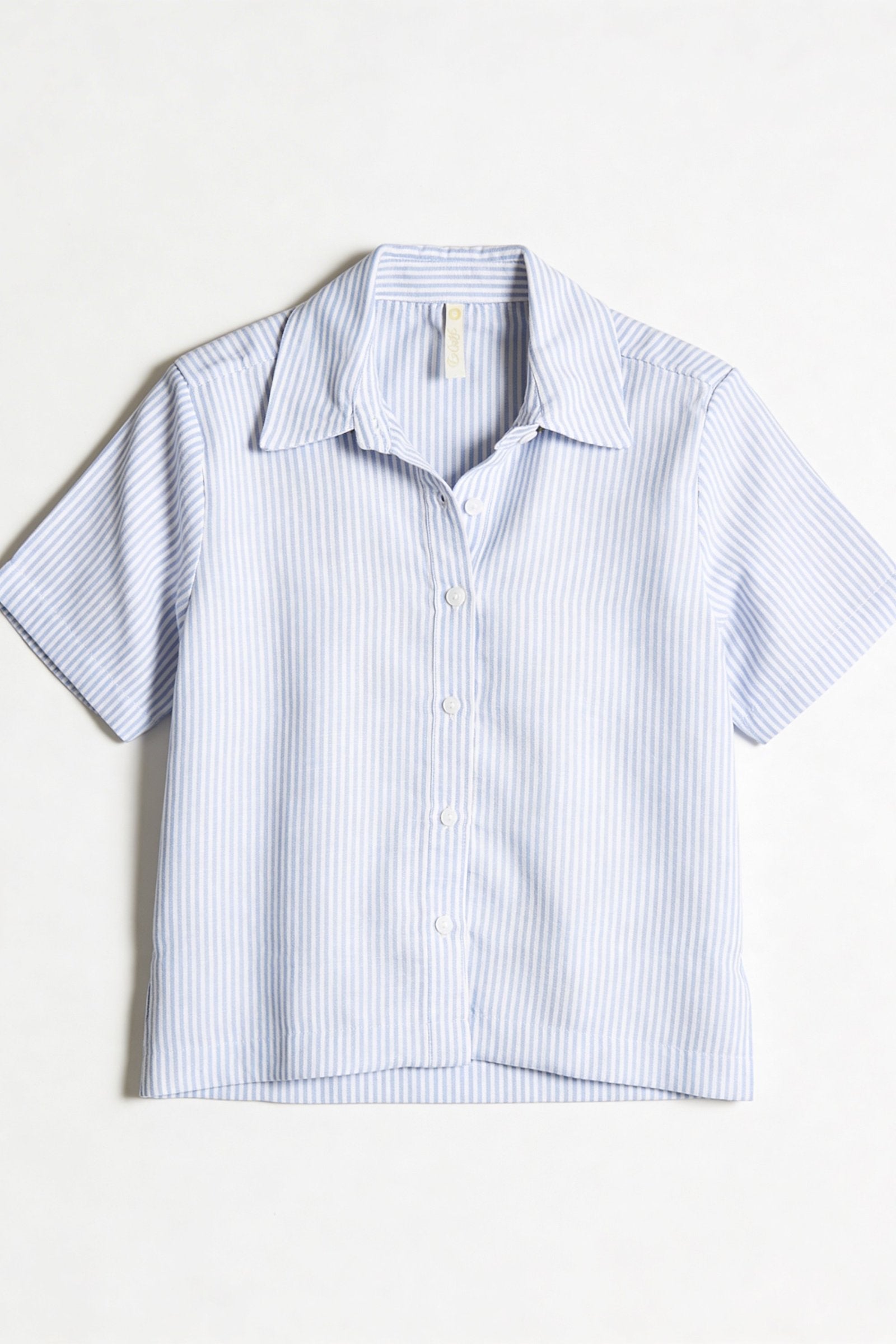 Blusa de dama moda manga corta con diseño a rayas y botones, ideal para el uso diario.