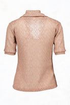 Blusa de dama moda con diseño de encaje, vista trasera, elegante y femenina.