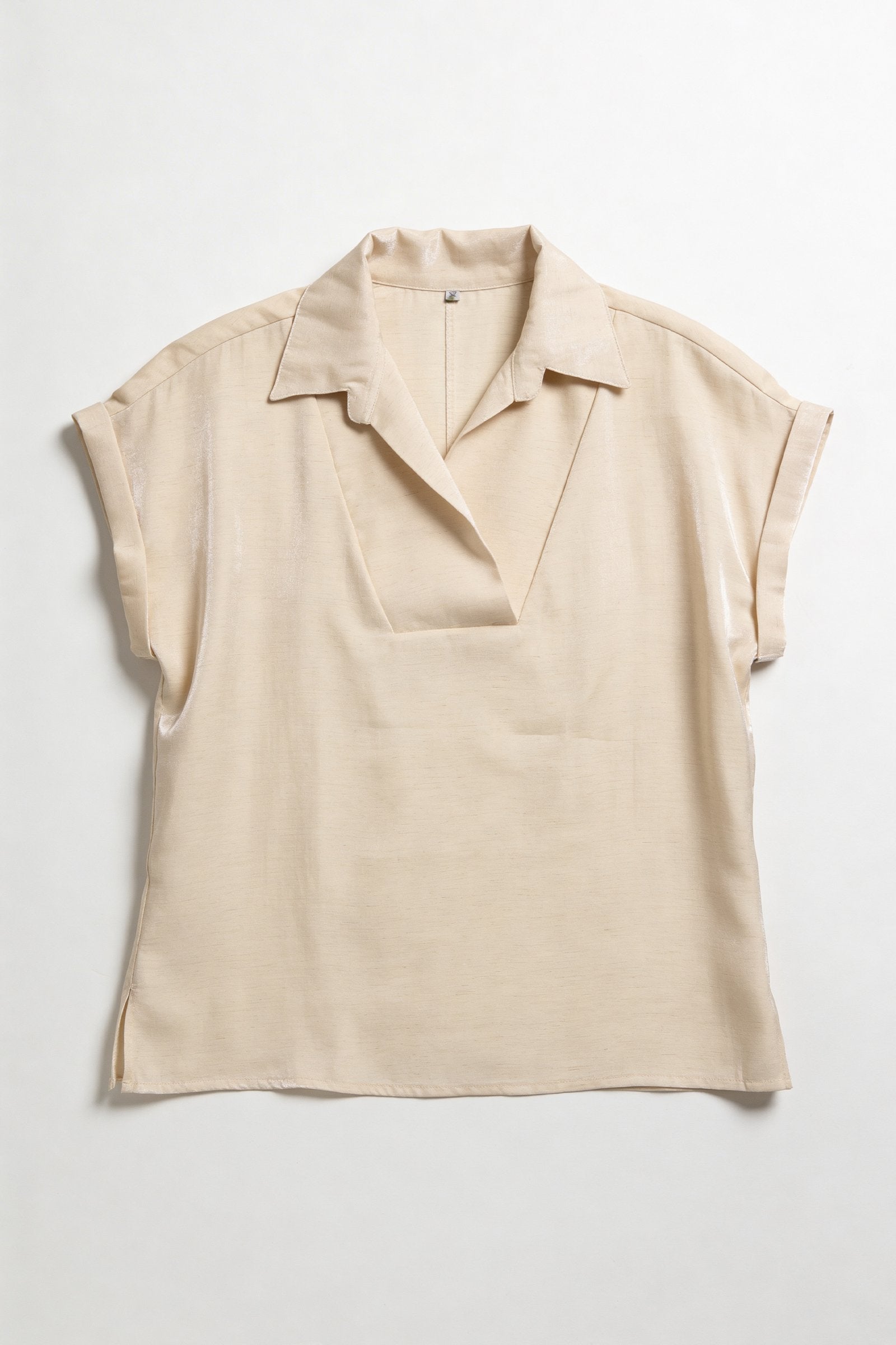 Blusa de dama moda en color beige con diseño de cuello y mangas cortas