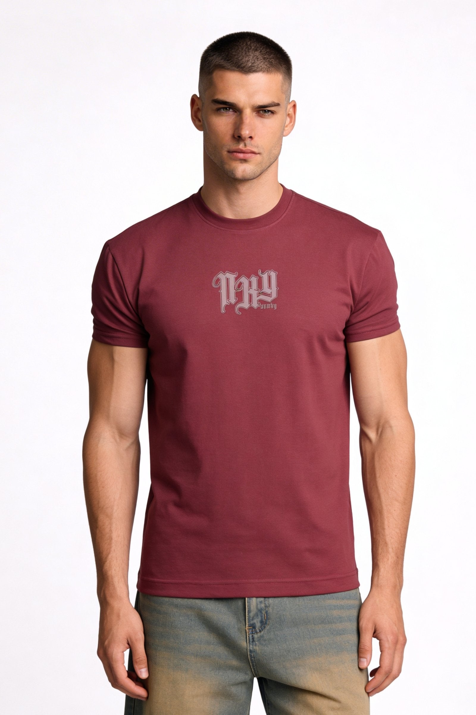 Camiseta de hombre sublimada color burdeos con logo en el pecho.